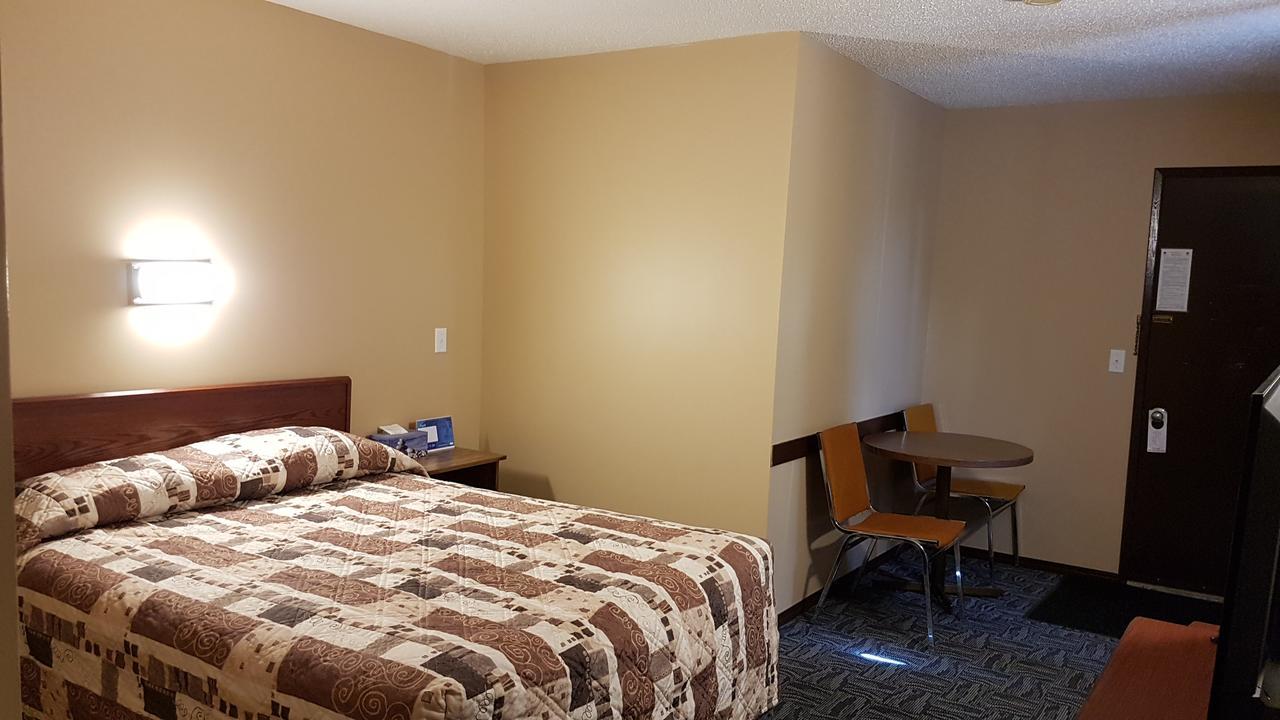 Golden West Motor Inn Carstairs Eksteriør billede